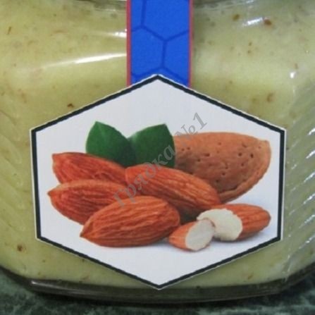 Мед натуральный с орехом миндаля.
