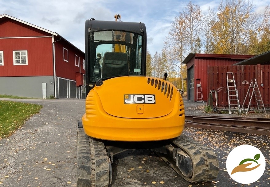 2011 экскаватор JCB 8055