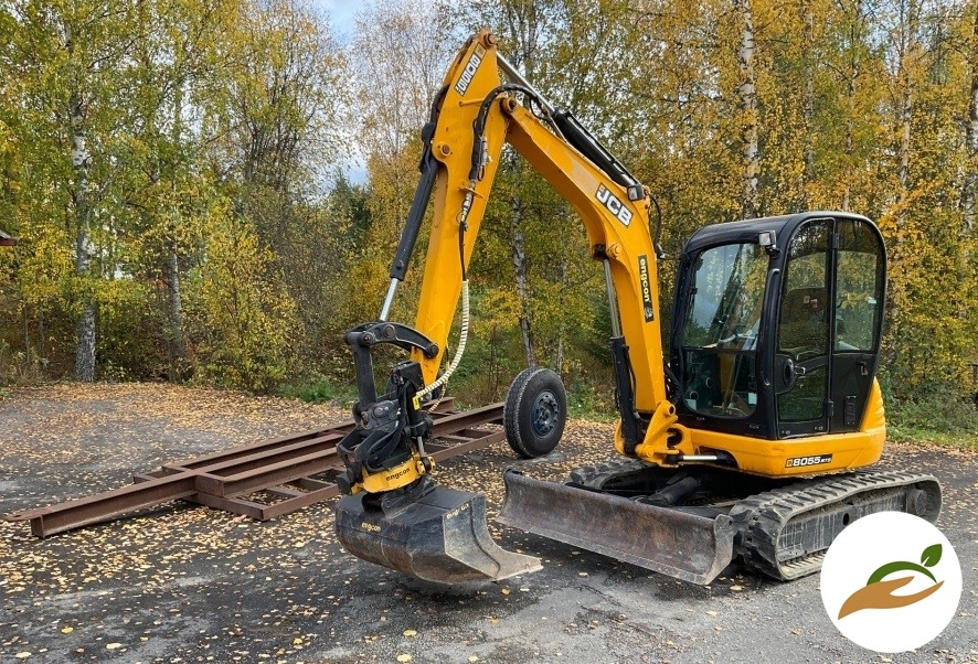 2011 экскаватор JCB 8055