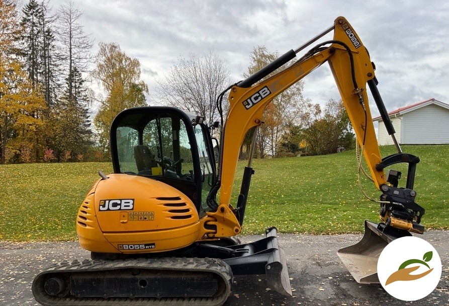2011 экскаватор JCB 8055