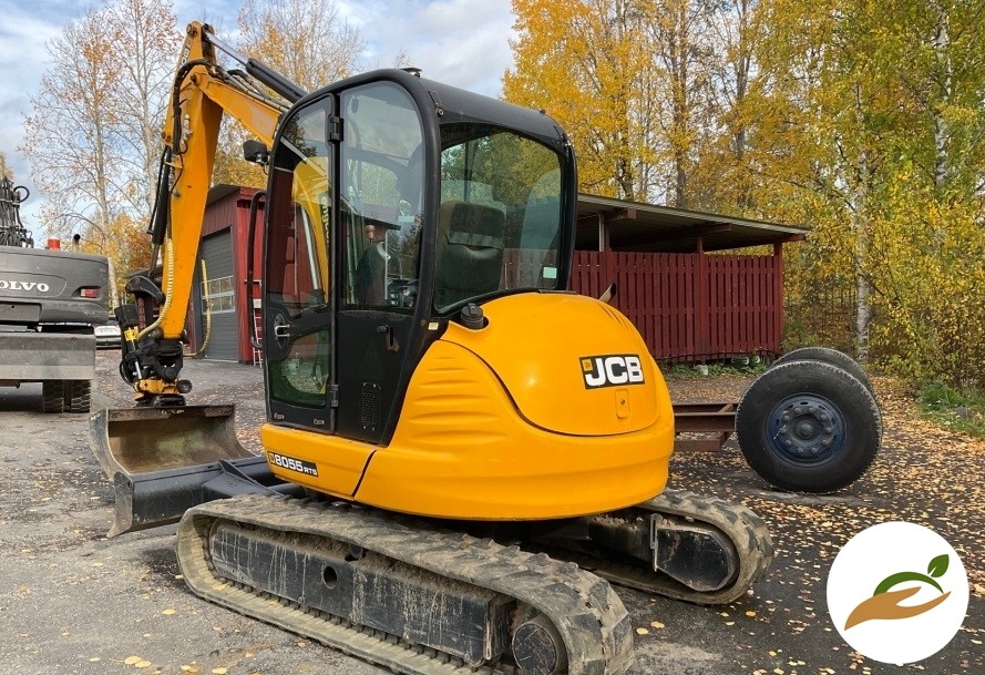 2011 экскаватор JCB 8055