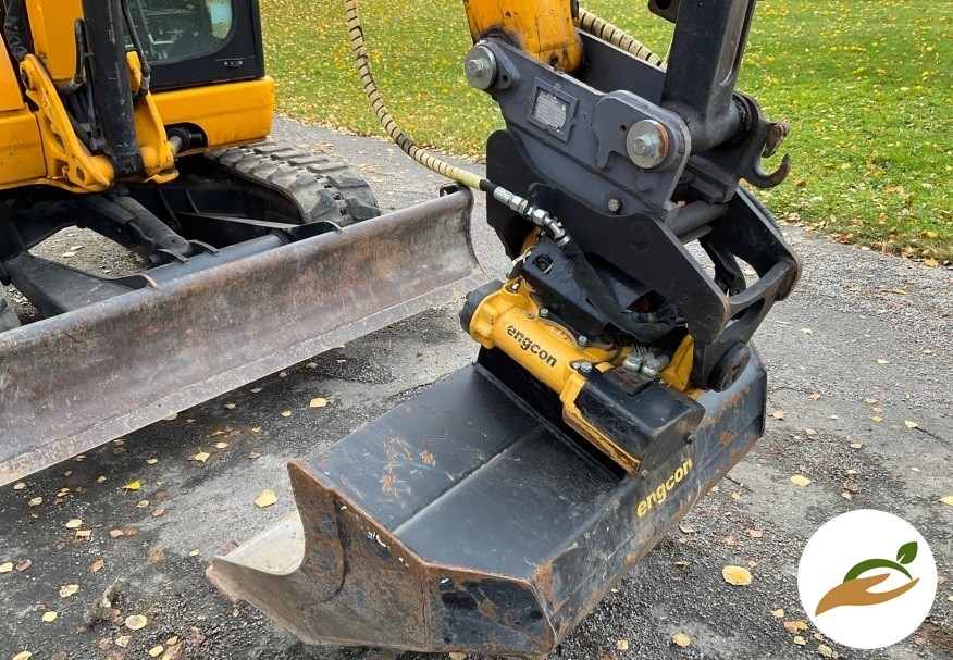 2011 экскаватор JCB 8055