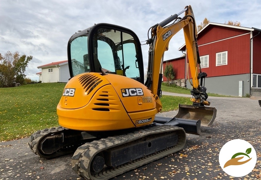 2011 экскаватор JCB 8055