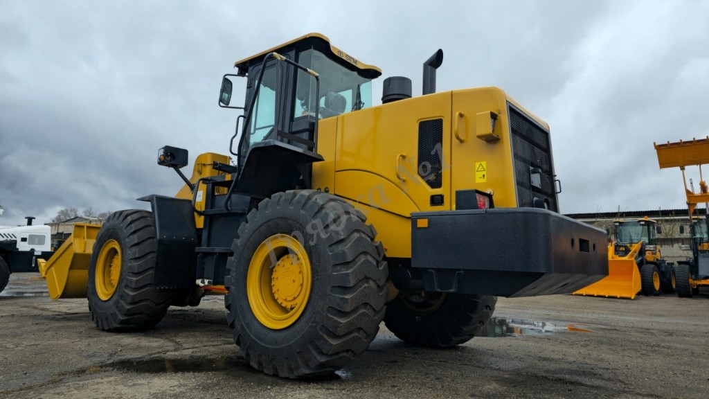 Фронтальный погрузчик SEM 655D