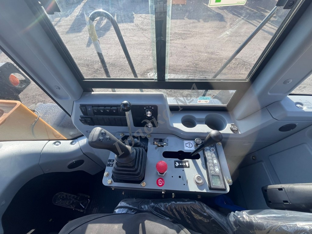 Фронтальный погрузчик SEM 655D