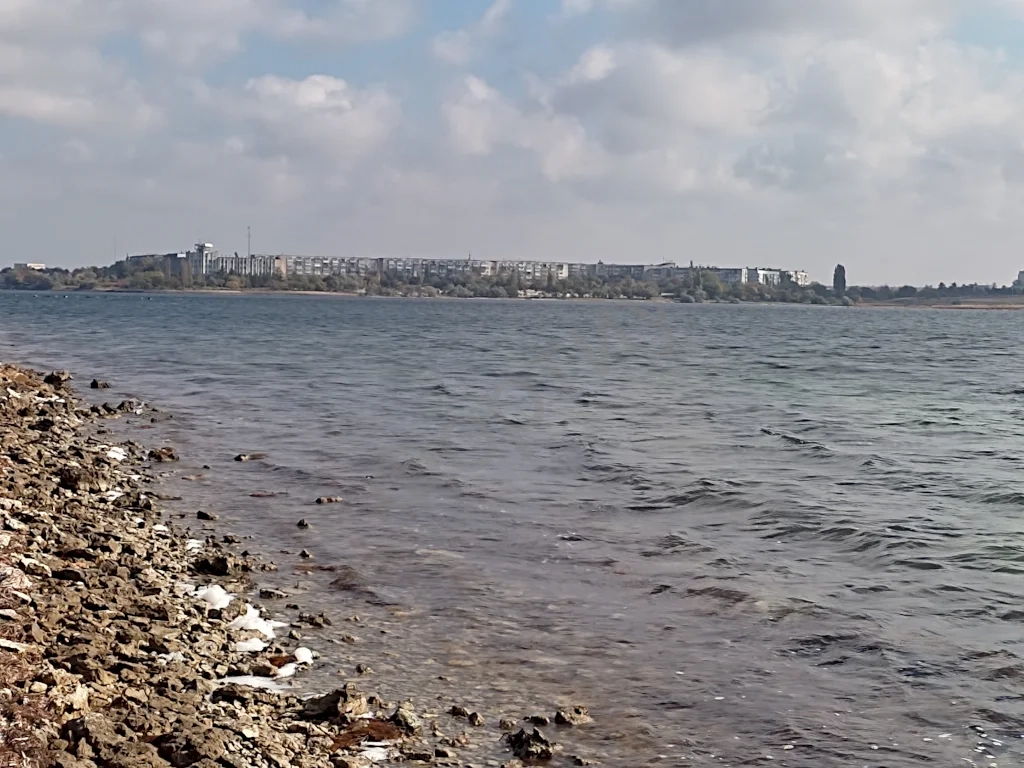 Участок у моря,озера