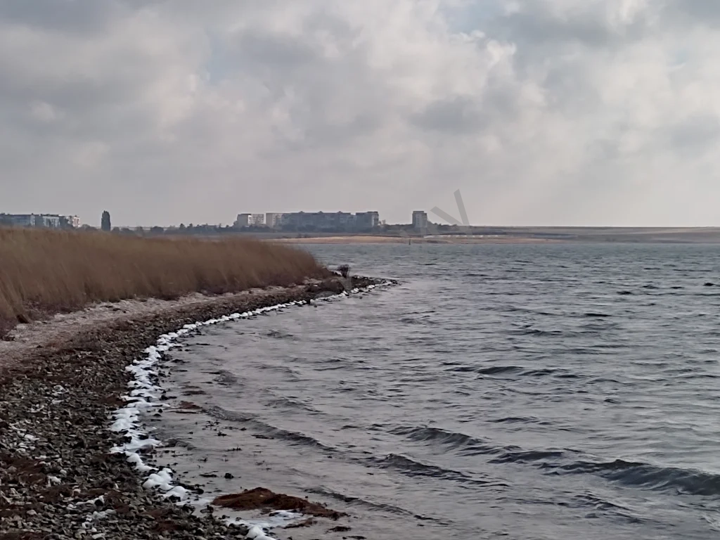 Участок у моря,озера
